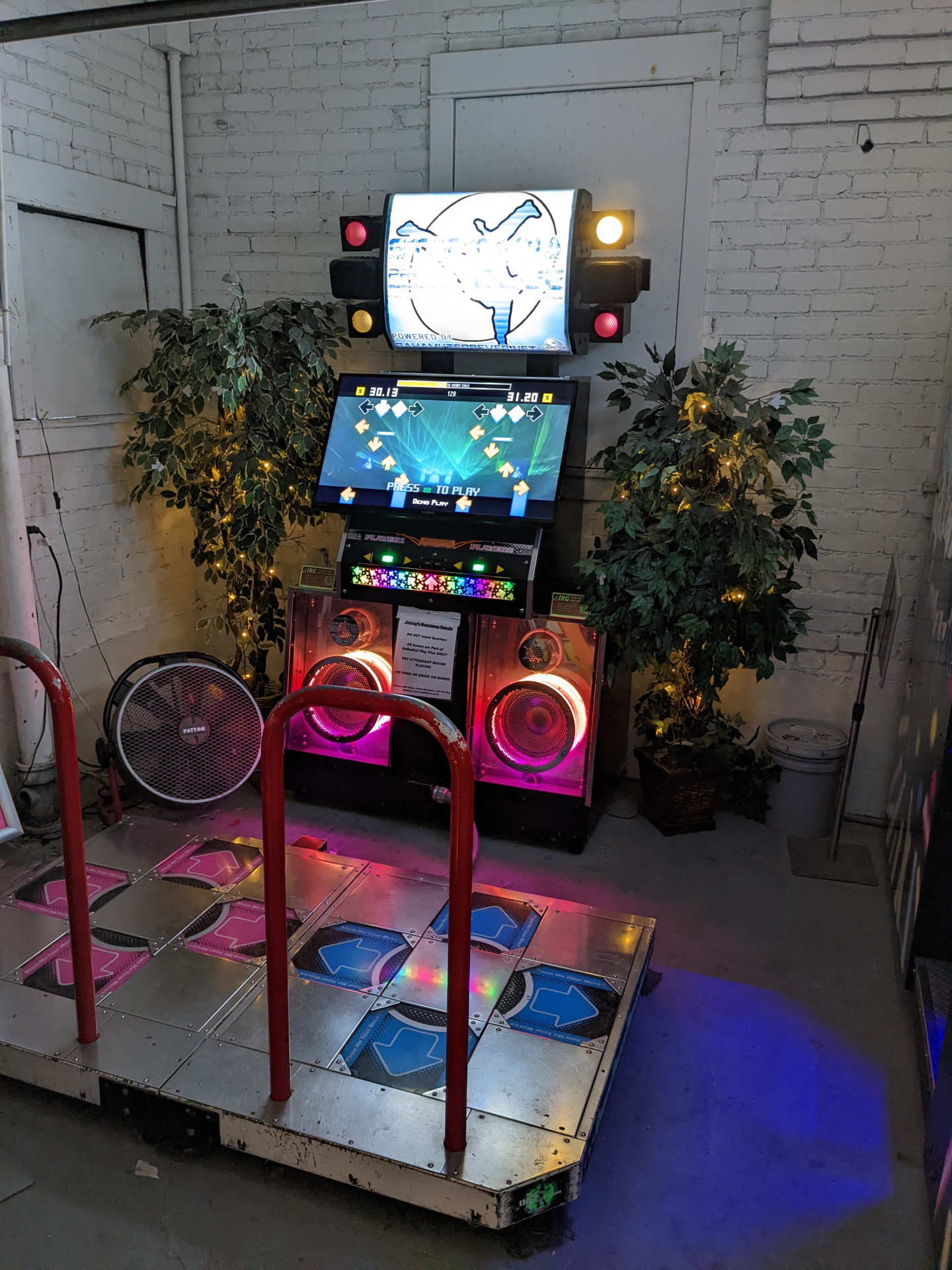 Photo of the StepMania cabinet at Jeremy's Downtown Arcade.